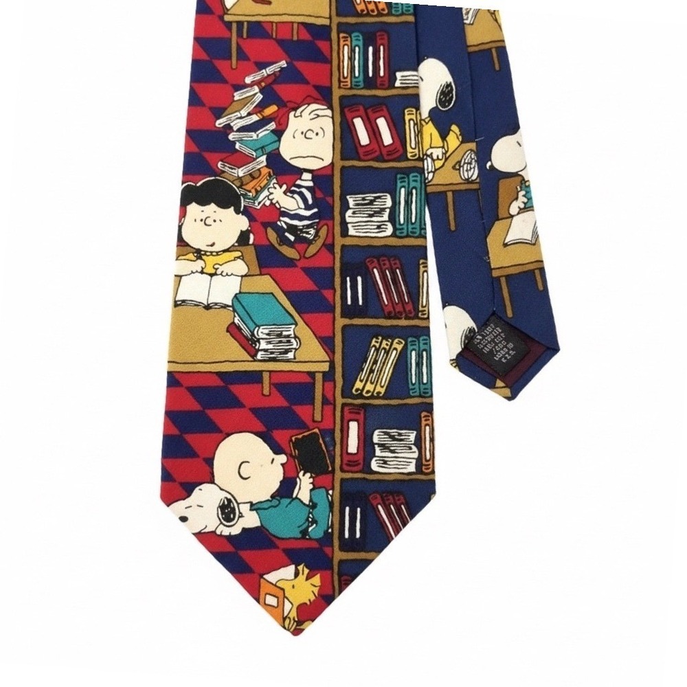 Peanuts Vintage Charlie Brown Snoopy Bookshelf Silk Necktie Novelty Tie Workwear